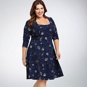 NWOT - TORRID Floral Textured Women’s Skater Flare Dress - Navy Blue - Size 2X